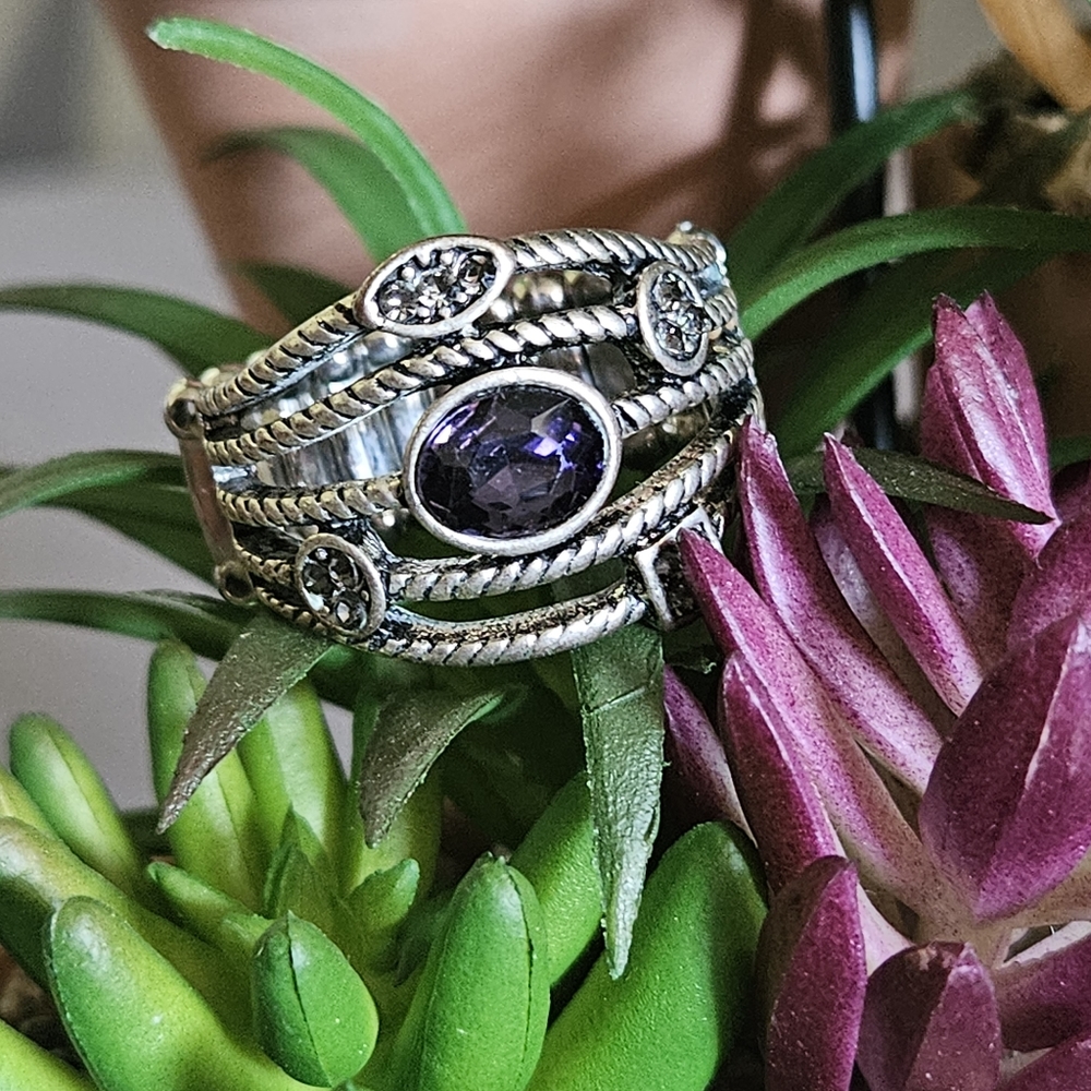 💵3/$20 Beautiful Silverstone Ring 💍